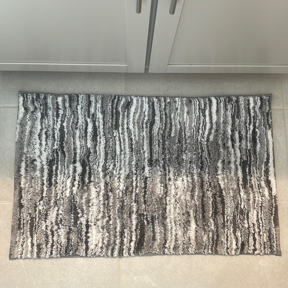 Bath Mat Set - Gray and White - Picture 2 of 6